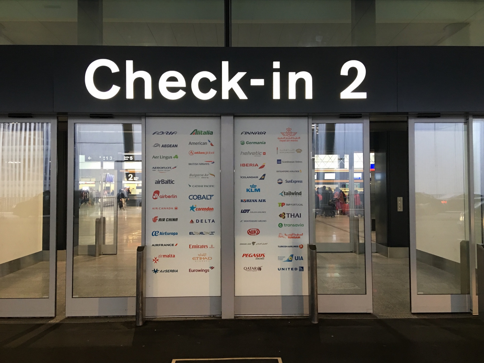 チューリッヒ空港」の3.3万点のロイヤリティフリー画像、写真素材、絵Shutterstock