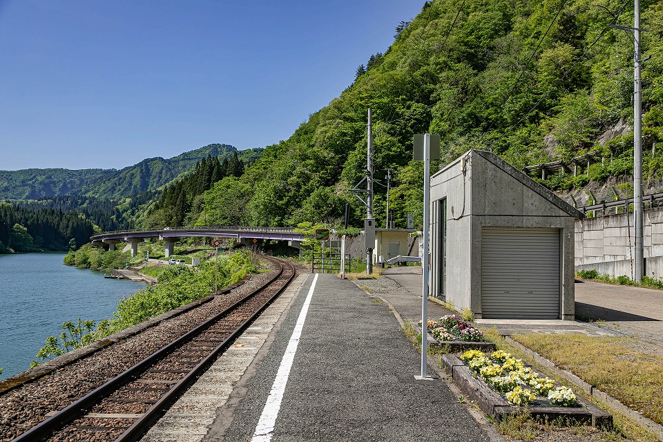 tomo.K. 〜ある日の只見線〜ある日の只見線。 めがね橋にて。 早戸駅〜会津水沼駅 間。福島県・奥会津：2024.12.7.只見線只見線沿線風景ローカル線風景写真鉄道風景写真鉄道写真福島県奥会津撮り鉄極上の会津Loves_NipponInstagram