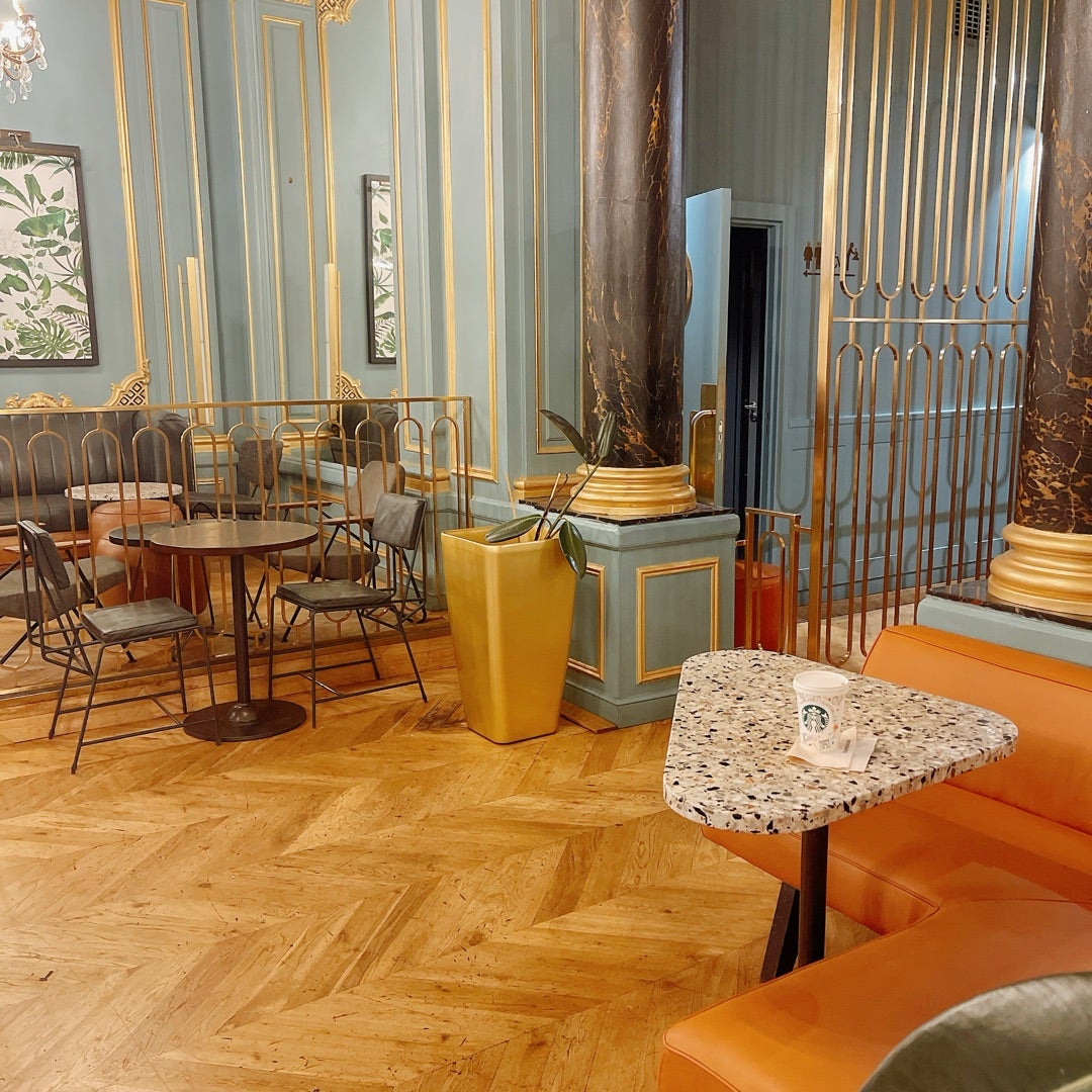 今日のフランスで一番美しい スタバ - 今日もパリの街角で