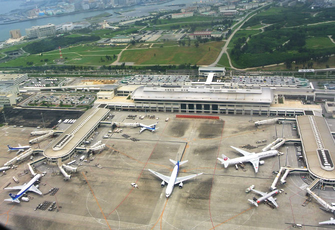 那覇空港→国際通り＞ゆいレールに乗ってみよう 与論島旅行のビーウェーブ
