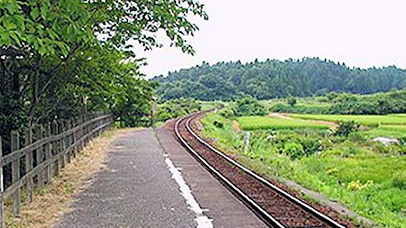 旧・蛸島駅と「奥能登国際芸術祭」の作品展示 珠洲市のとルネ