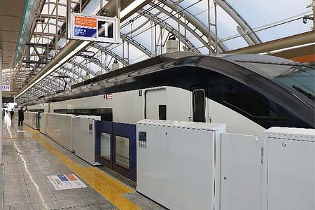 日暮里駅 京成日暮里駅改札内 特急券券売機横でWi-Fiレンタルするなら当日予約、当日受取OKなWiFiBOXセルフWiFiレンタル