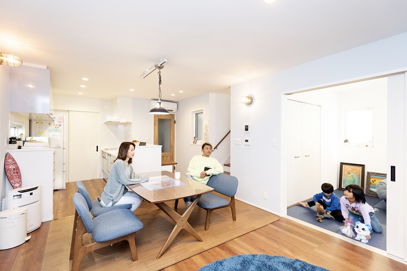 リゾート感あふれるサーファーズハウスの内装づくりのポイント・西海岸風デザインのおしゃれなリビング実例神奈川で注文住宅ならホームスタイリング