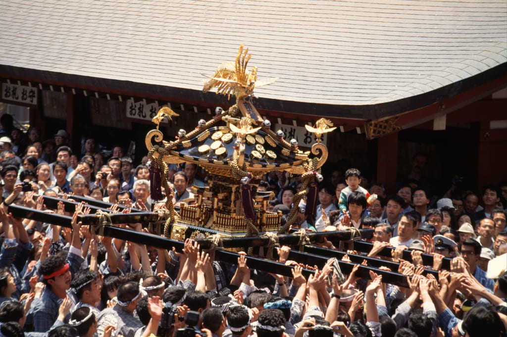 個が消失することの高揚感と神輿の不思議な力、映画『Mikoshi Guy 祭の男』。greenz.jp