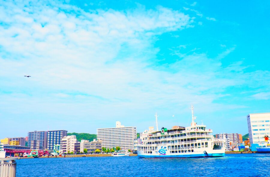 北東の住宅街3段目はサラちゃんのお家🐭🏠 街中がごたごたしているので、この辺りはシンプルめにしています。前回から引き続いて背後が海なサラちゃんち。危険な場所でごめん💦笑 🏷
