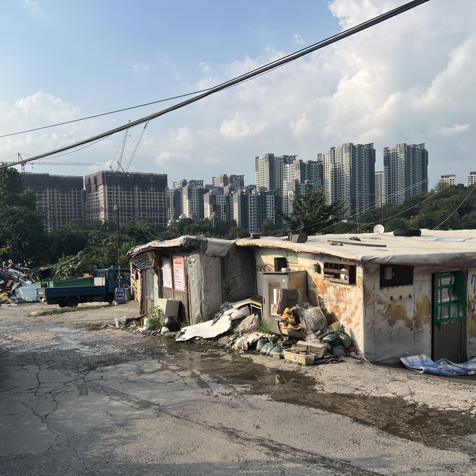 韓国ソウルのスラム街で火災、住民500人が避難 字幕・20日