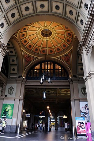 カールスルーエ中央駅：チケット、地図、出発到着情報、ガイド、路線G2Rail