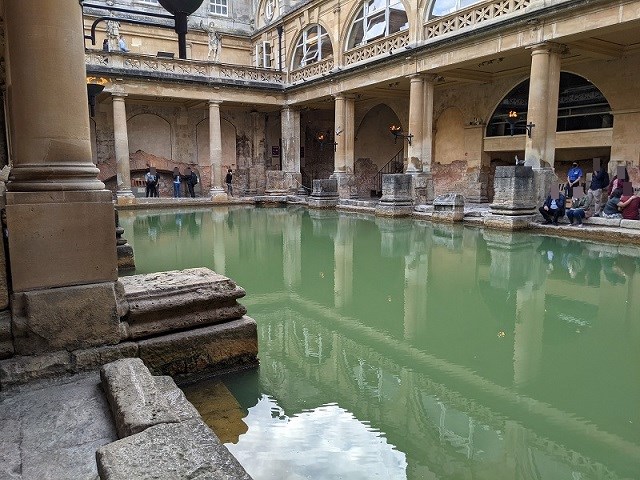 よくばりイギリス旅行 ローマン・バスRoman Baths : ネコのように気のむくままに旅をしたい