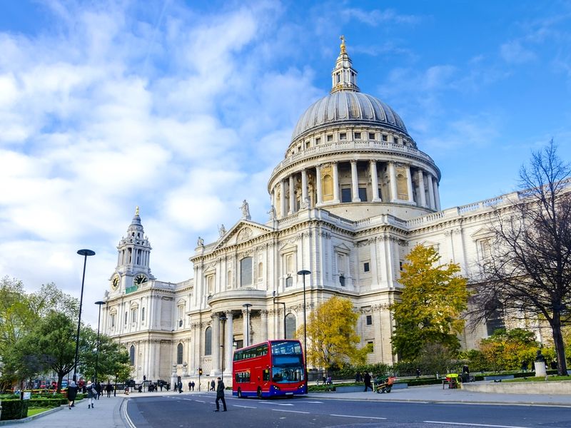 ダイアナ妃が華燭の典を挙げたセントポール大聖堂今日の絶景