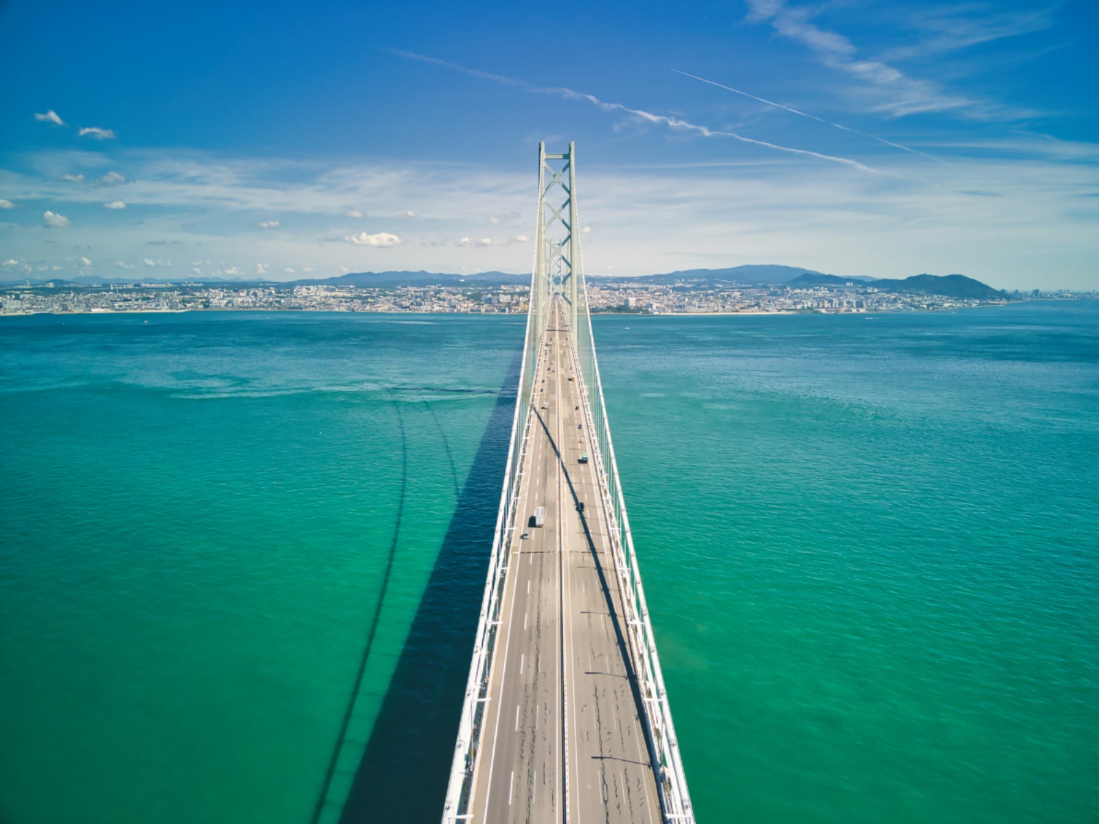 世界最大級の吊り橋 明石海峡大橋の絶景スポット7選 今回は、淡路島のランドマーク・明石海峡大橋の絶景スポットをご紹介✨アクセス抜群のサービスエリアや、橋と360°のパノラマを楽しめるレジャー体験、ゆったり過ごせるラグジュアリーホテルや温泉まで💕 どの場所も