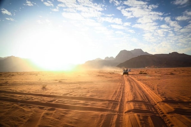 ワディラムの砂漠で豪華テントに泊まる！！☆ペトラ遺跡に2連泊・死海のスパホテル滞在☆絶景のヨルダン周遊＜スペシャル＞空港-ホテル間や都市間は全送迎付き！海外旅行・海外ツアーの専門店ファイブスタークラブ Five Star Club