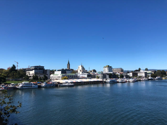 チリ、バルディビアの Feria Fluvial de