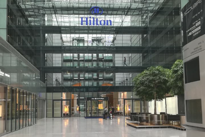 ヒルトン・フランクフルト・エアポート - ホテル・アット・フランクフルト・エアポートT1