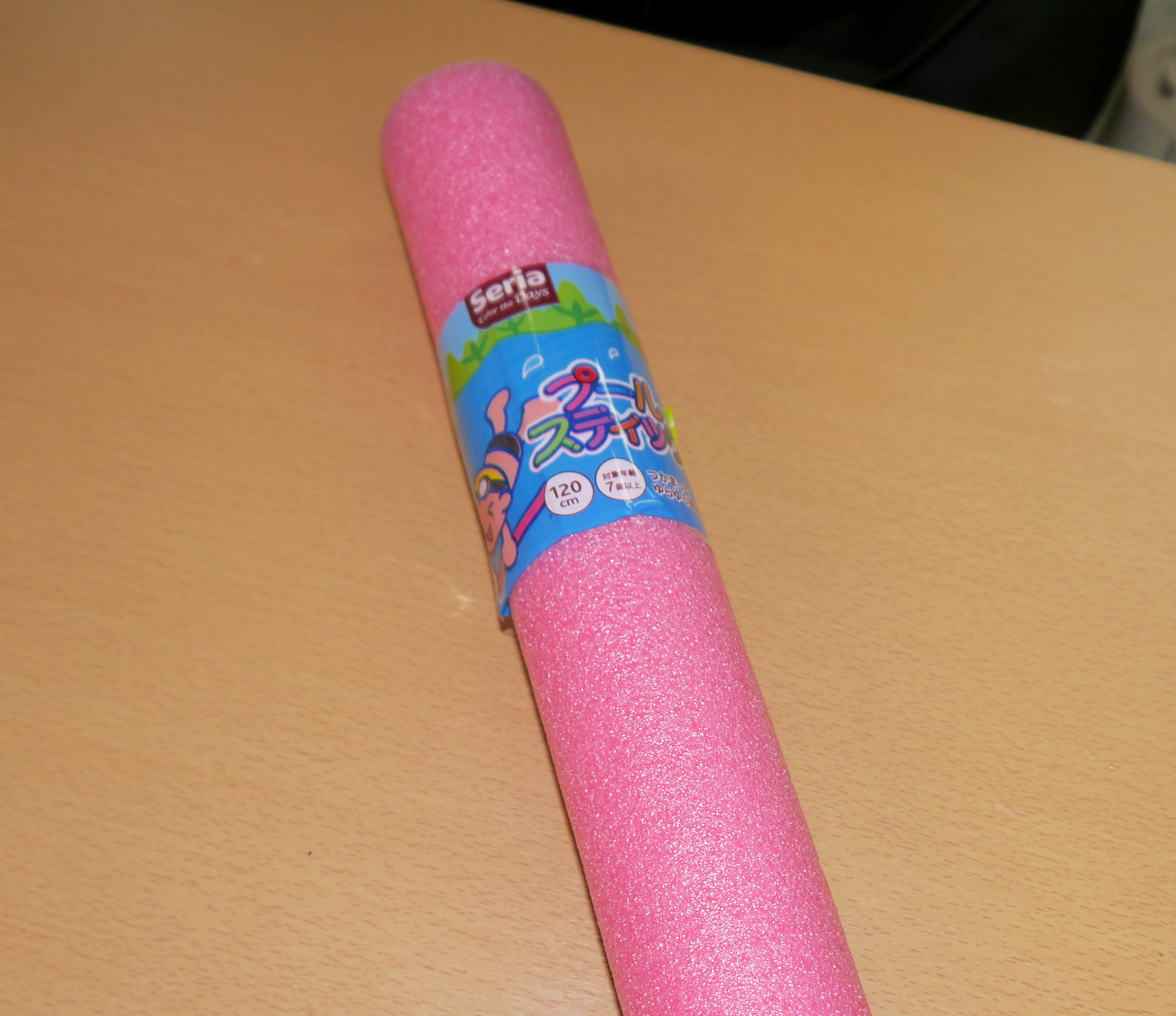 セリアやダイソーで買える？定番人気の「プールスティック」・おすすめ8選