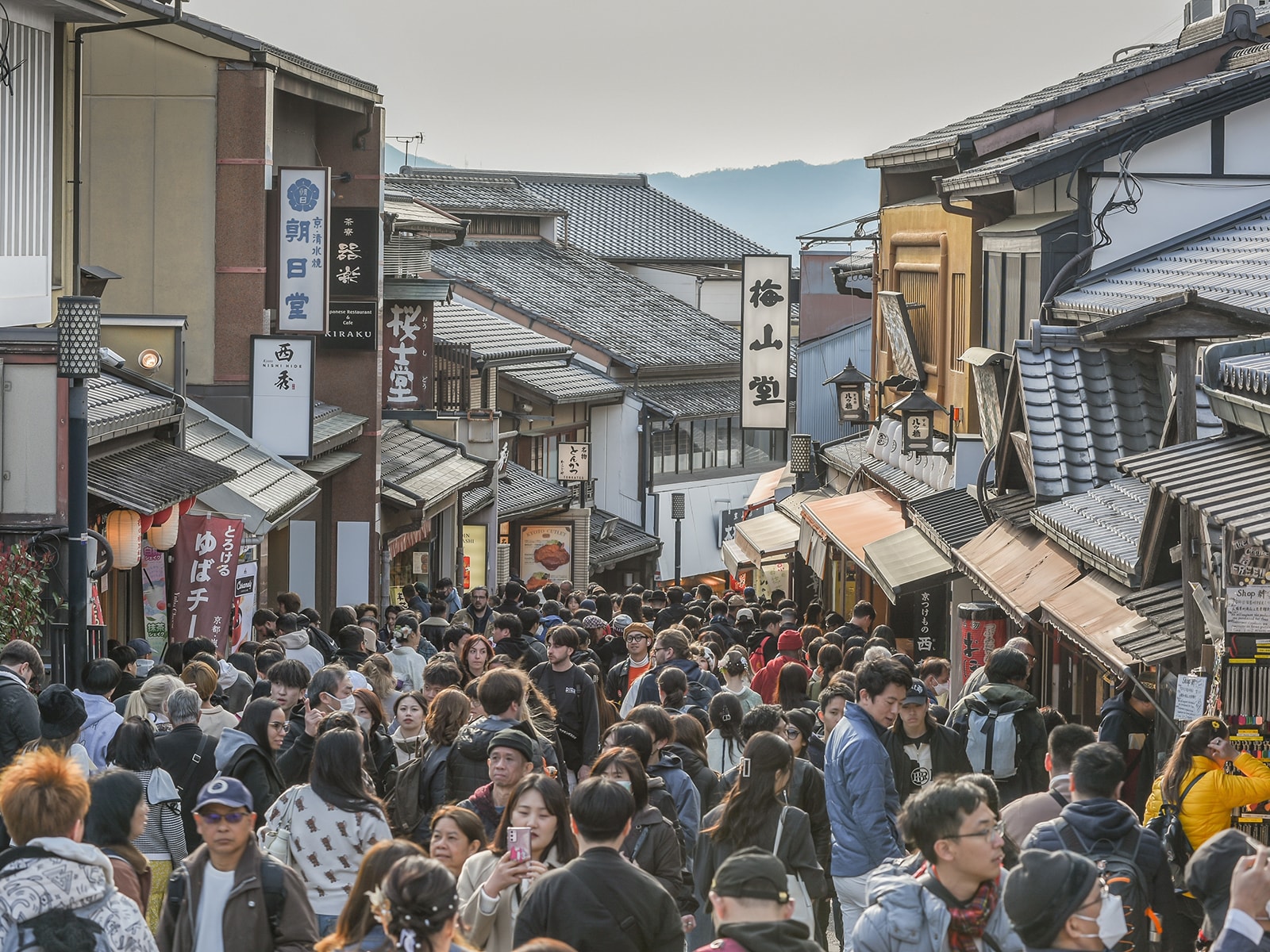 海外で日本人だとバレる。街中で新卒社会人だとわかる。浅野 リンタロウ