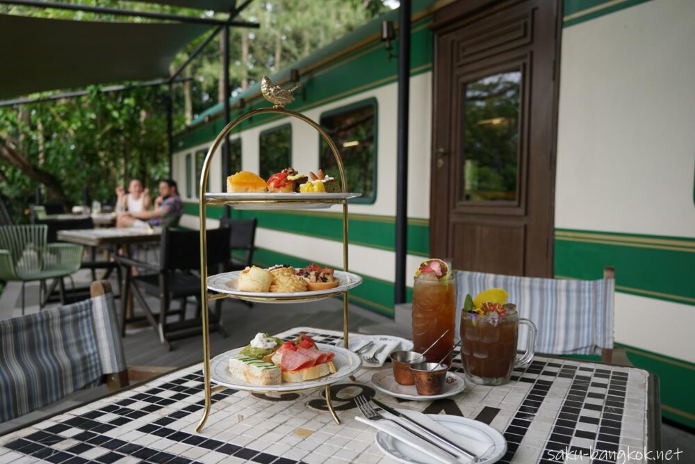 プールサイドにバーもあり：インターコンチネンタル バンコクの写真 - トリップアドバイザ