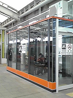 JR新潟駅 在来線待合室 - 朝倉家具