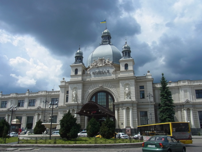 ウクライナの秘境！？恋のトンネルの行き方世界一周フォトたび