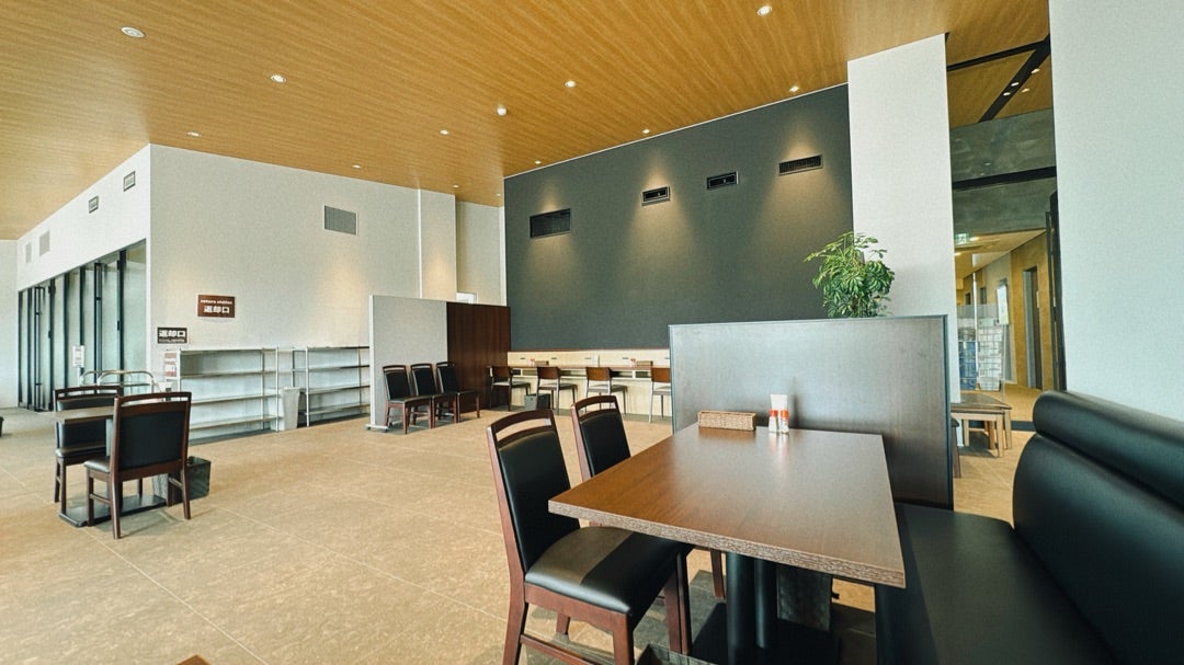 滝野霊園新管理事務所のレストランモアイに、新メニューが登場しました🙌 モイくんライスがかわいいモイくんカレーと季節の御膳が追加です🎉 季節の御膳1,500円 モイくんカレー