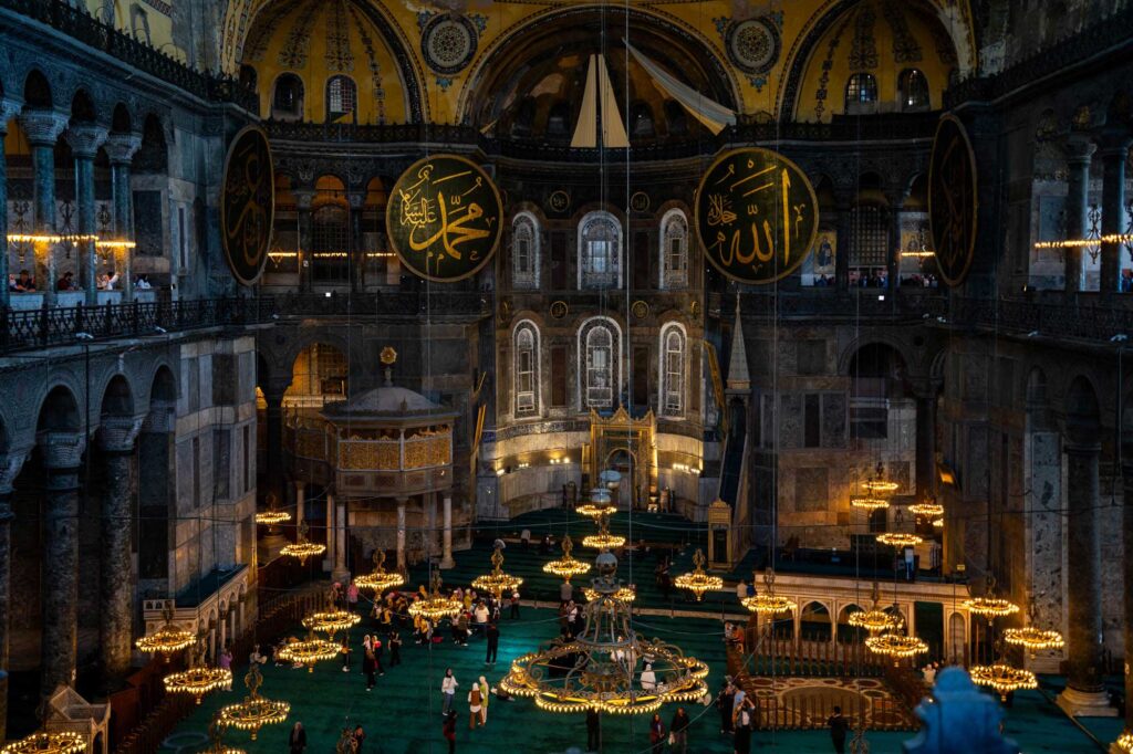 イスタンブール旧市街観光ガイド: トルコ旅行記 Part19 - アヤソフィアとブルーモスクの夜景と出会い