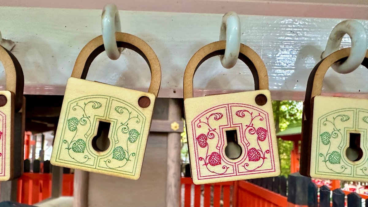 下鴨神社「相生社」縁結びのご利益を授かるための特別な作法伝授！夫婦でお参り