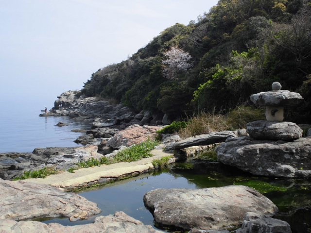 ホクレイさんと歩く、あなたの知らない屋島北嶺 後篇 「長崎の鼻砲台跡から木里神社 長崎の鼻古墳」となりのかがわさん