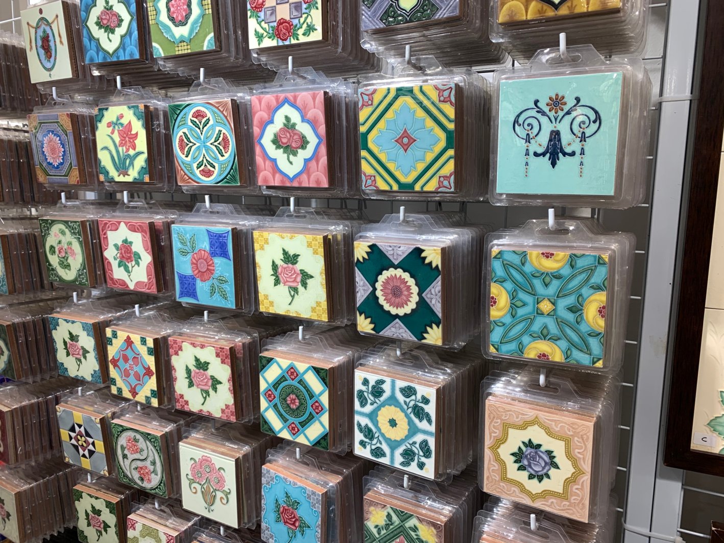 手巻きで食べるプラナカン料理がユニークなシンガポールのレストランTRIPPING