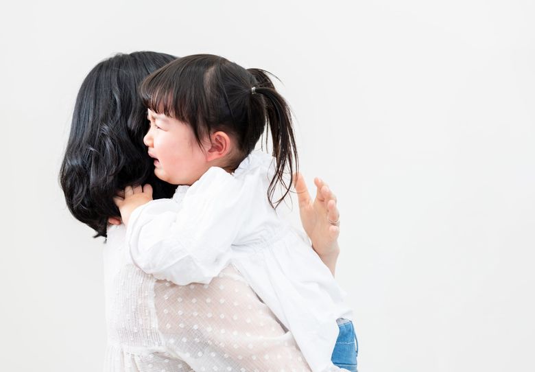 公の場でカップルのイチャイチャは迷惑？キス、ハグ、頭ポンポン スキンシップ「許容範囲」どこまで？ : 読売新聞