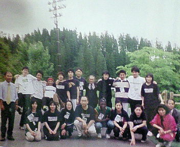 大分県中津江村に「遅刻」したカメルーン代表が２０１４年大会では仲間割れ Ｗ杯狂騒曲 :