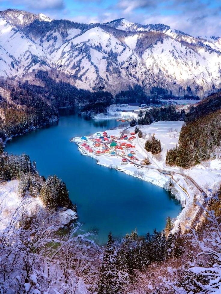 金山町「かねやまふれあい広場」から望む大志集落の雪景色 - ふくしまほんものの旅