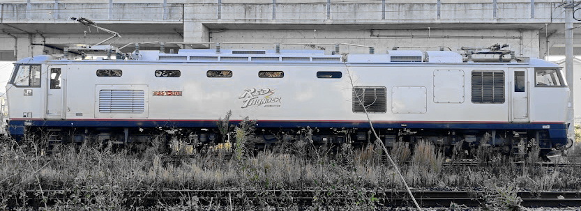 摂津富田駅を通過するレッドサンダー重連TikTok