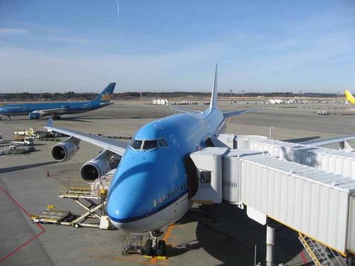 スワナプーム空港からオランダ アムステルダム・スキポール空港への搭乗記 プレミアムエコノミーとビジネスクラス乗り比べ-