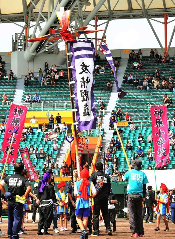 沖縄 糸満大綱引き「旗頭」11: 沖縄風景画像集