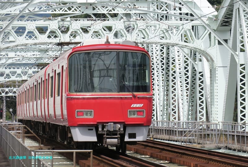 名鉄パノラマカー。名鉄犬山線・西春駅ですれ違い 2008年撮影鉄道風景写真鉄道のある風景鉄道好き鉄道情景名鉄