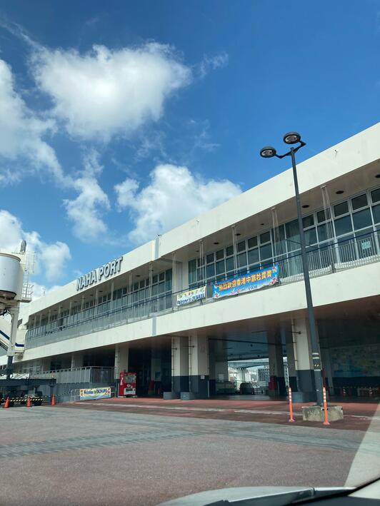 那覇港近辺で沖縄の食、景色、ショッピングを満喫しよう那覇港ENJOY! CRUISE OKINAWA 沖縄のクルーズ船観光情報サイト