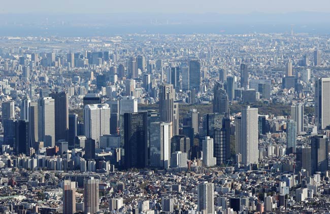 遠くに見える都会のビル群 写真素材2210225- フォトライブラリ