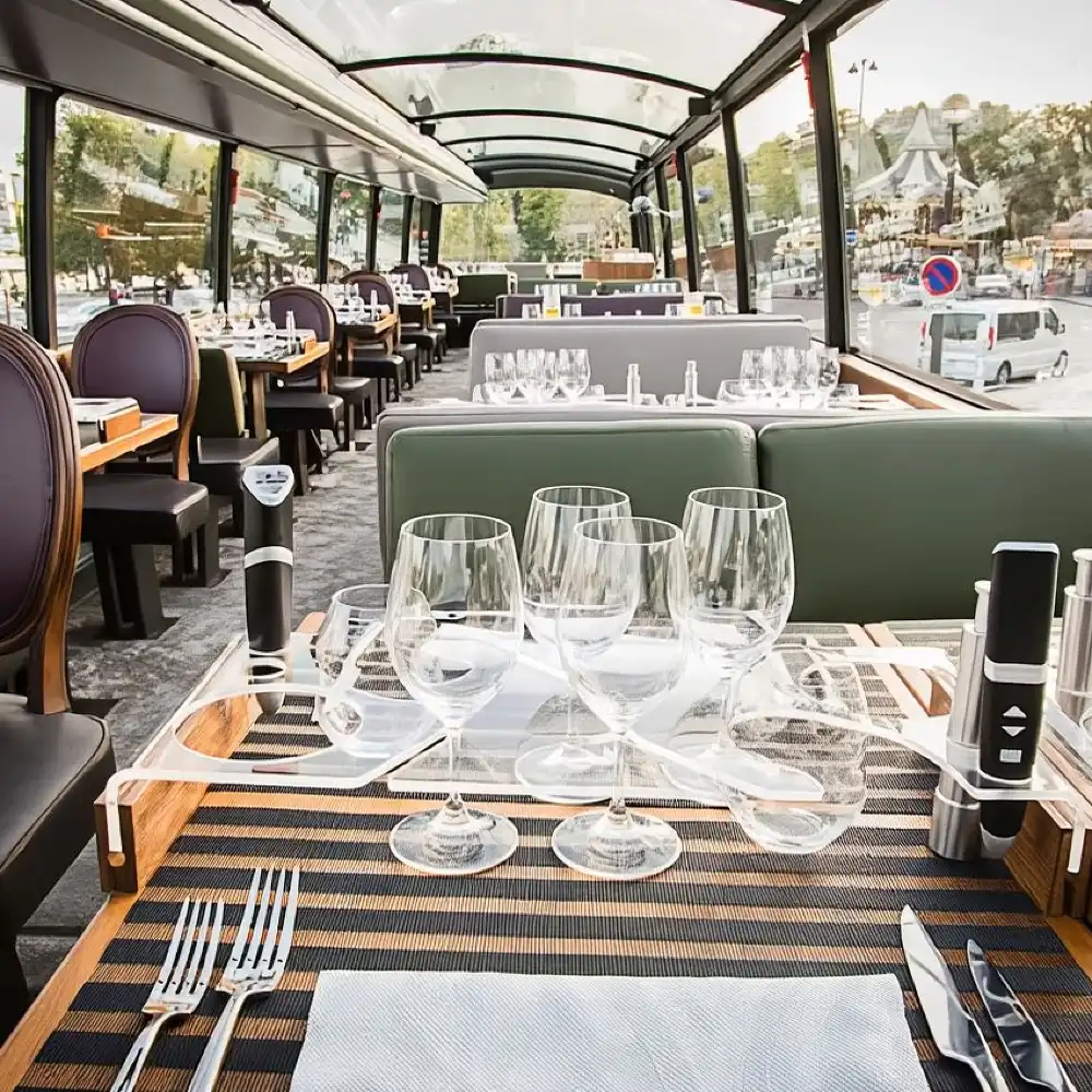 一石二鳥！観光もお食事も同時に楽しめるバストロノーム Bustronome ♪ みゅうパリブログオプショナルツアー・現地ツアーの みゅう