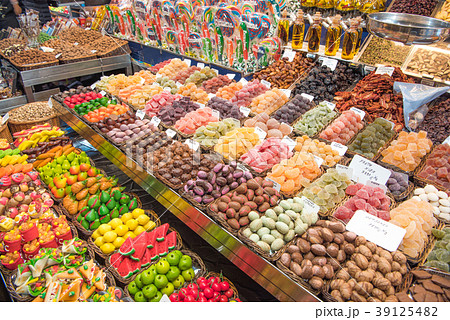 バルセロナのサン ・ ジョセップ市場のお菓子と失速します。の写真素材・画像素材 Image 11230511