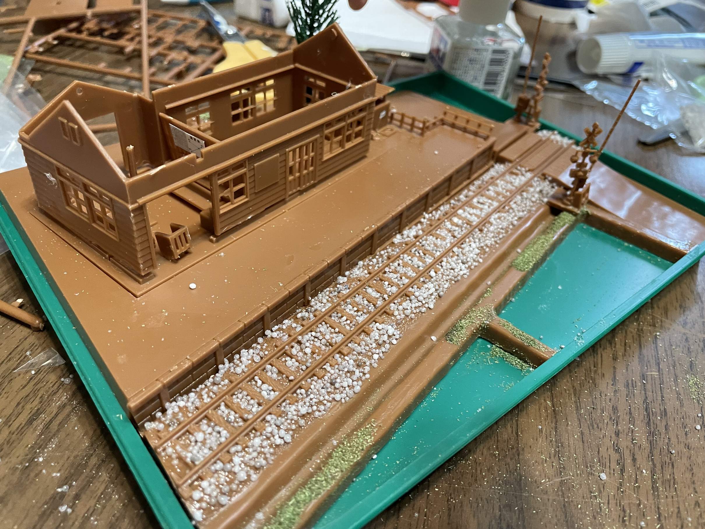 ミニジオラマ 田舎の県道沿い ケース付