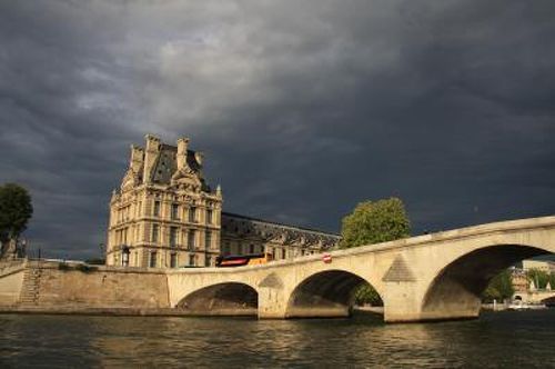 セーヌ川 セーヌ河岸 の魅力と歴史：世界遺産の理由とパリオリンピック開会式について