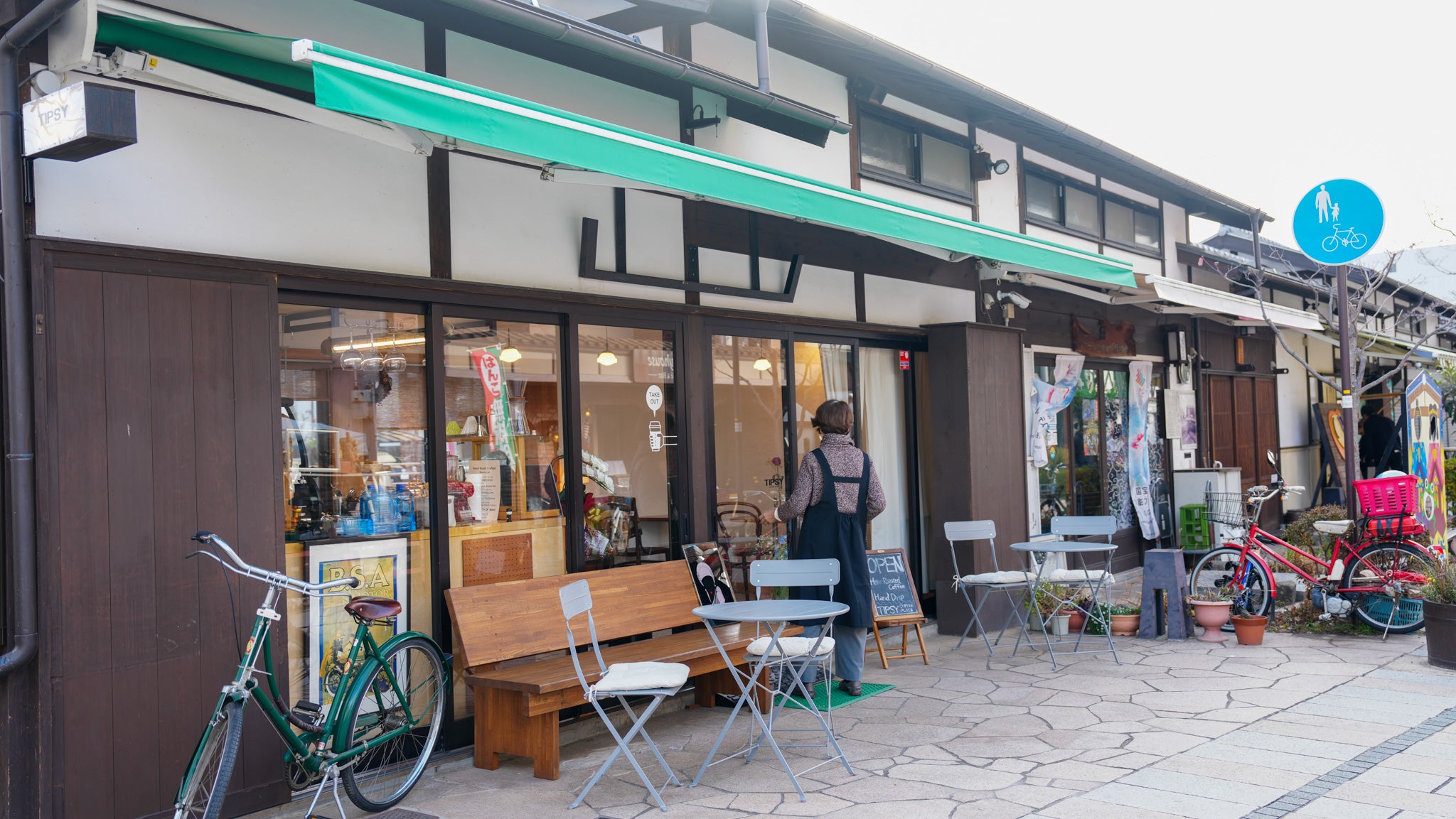 縄手 ナワテ 通り商店街女鳥羽川沿い、歩行者天国の商店街松本市長野県の情報
