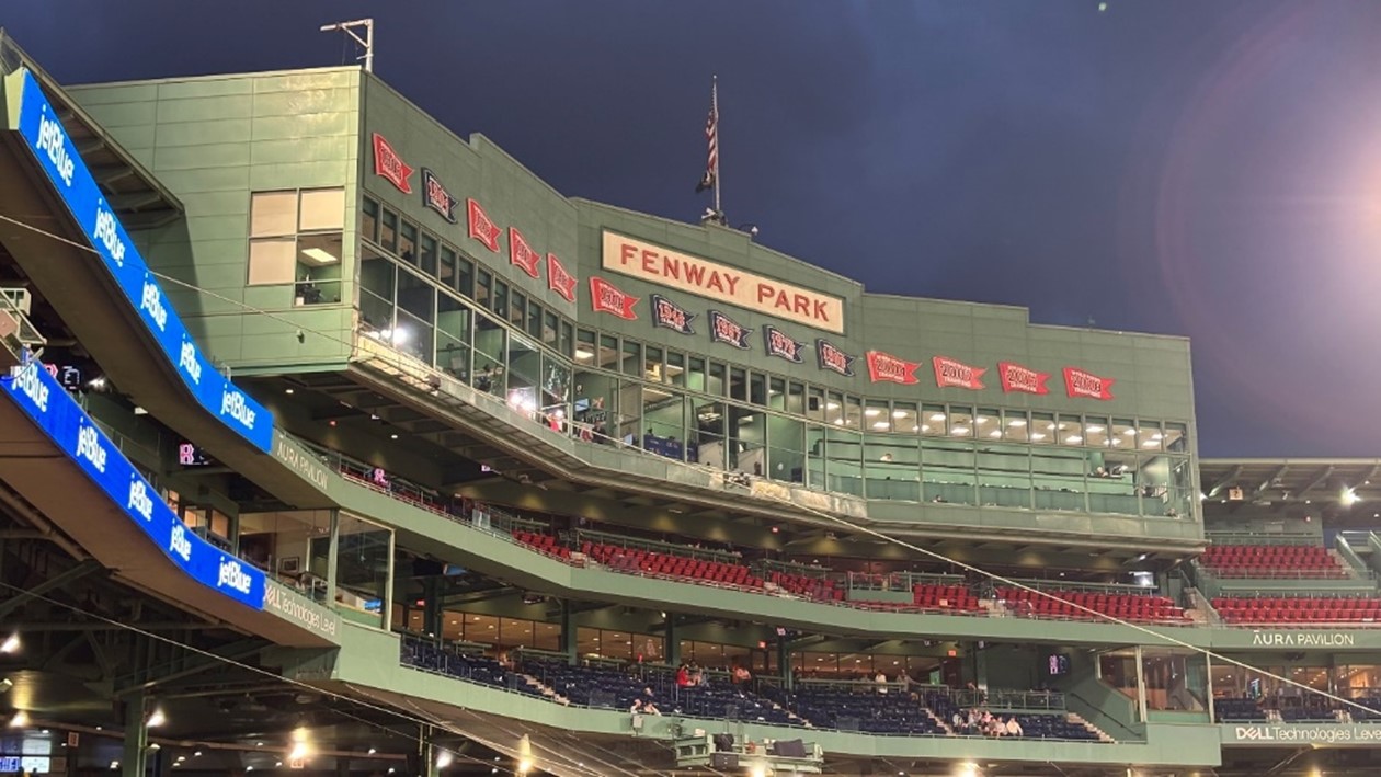 フェンウェイパーク球場見学ツアー 100年を超えるメジャーリーグ最古のスタジアムを見学 ＜10～3月＞ボストンの観光・オプショナルツアー専門VELTRA ベルトラ