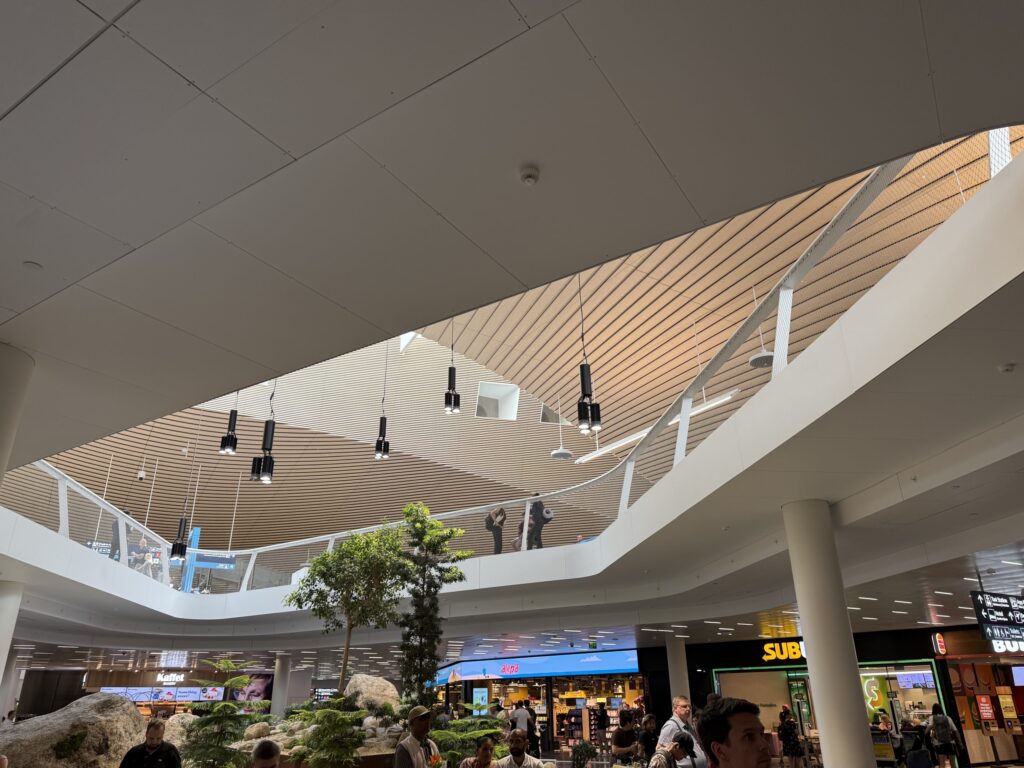 ヘルシンキ空港の乗り継ぎの時間は？ラウンジ体験レポートりけろぐ