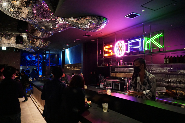 SOAKMIYASHITAPARKホテル最上階のプールテラス付きレストランバー 東京都渋谷区神宮前6-20-10 MIYASHITA PARKNorth 18F