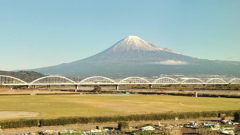 東海道新幹線の車窓から見える富士山」と「富士山の日」SMT 新幹線メンテナンス東海