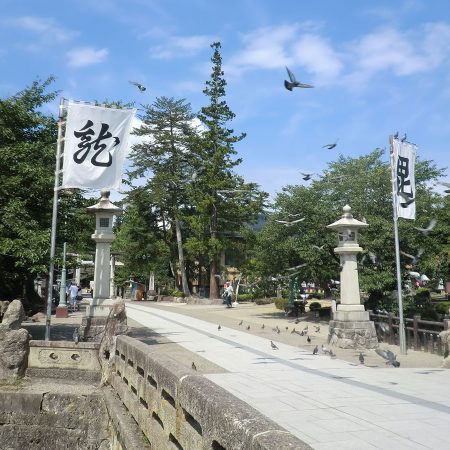 上杉神社 山形県・米沢市米沢にある上杉謙信を祀る神社。 雪景色が素晴らしかった。 ブログはこちらhttps:yuzuta-sanpo.com旅行旅の記録一度は行きたい場所おすすめスポットtraveltravelphotographyinstatravel