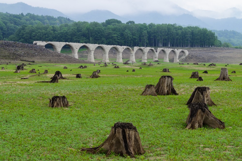 もうすぐ見納め？！ 湖底に朽ちゆくタウシュベツ川橋梁お湯のわく星