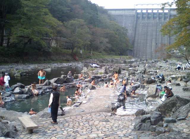 湯原温泉の観光！ゆばら湯っ足り広場のRVパークで快適車中泊わんだふるらいふ還暦夫婦と2匹のわんこで気ままなくるま旅