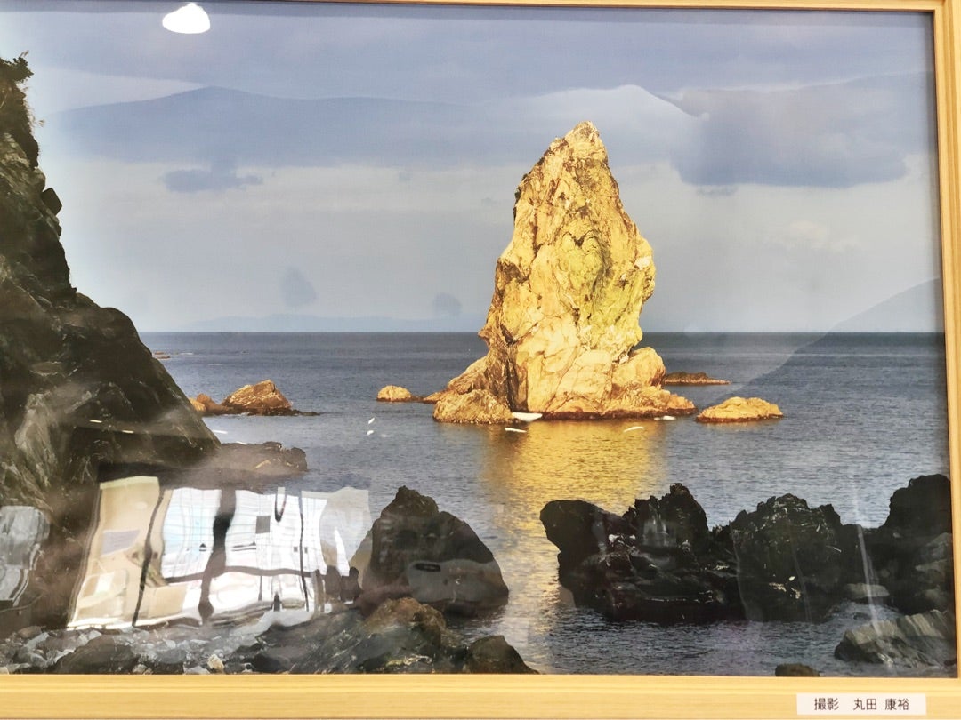 沼島のシンボル 上立神岩 高さ30ｍを誇る巨石と神秘的な景観に感動