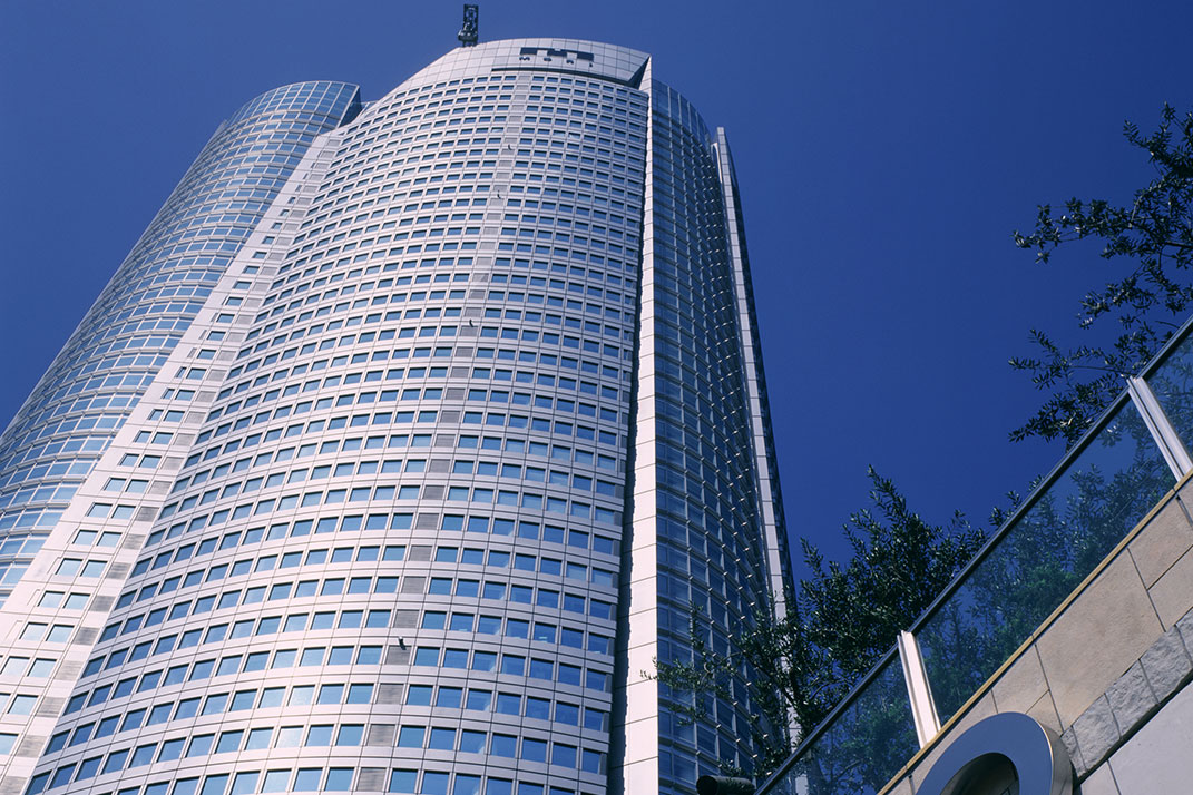 六本木ヒルズ森タワーと六本木の高層ビル群 10168000842 の写真・イラスト素材アマナイメージズ